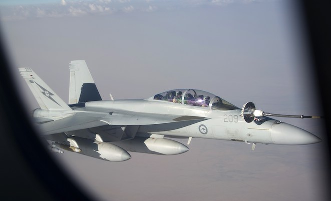 A RAAF F/A-18F refuels from a KC-30 over Iraq. (Defence)