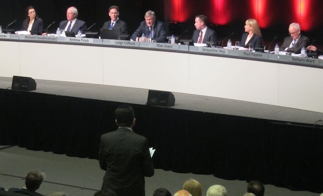Senator Xenophon asks a question of the Qantas board.