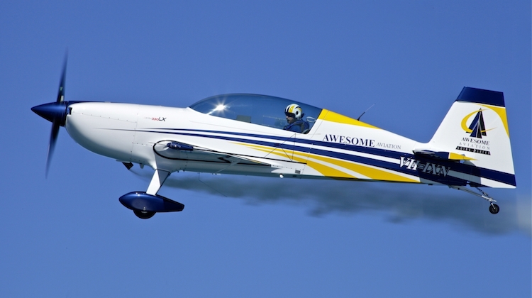 Australian aerobatic pilot Dieter Ebeling in his Extra 330LX. (Awesome Aviation)