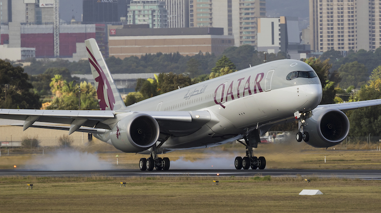 Qatar Airways flight QR914 touches down in Adelaide. (Seth Jaworski)