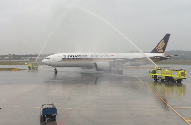 An Airservices ARFF monitor cross welcomes Singapore Airlines' inaugural flight to Canberra. (Gerard Frawley)
