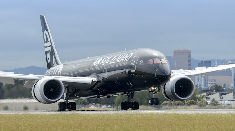 Air New Zealand Boeing 787-9 ZK-NZE arrives in Adelaide. (Adelaide Airport/Twitter)