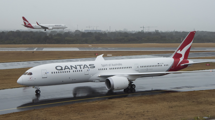 Qantas Boeing 787-9 VH-ZNA heads to Hangar 96. (James Morgan/Qantas)