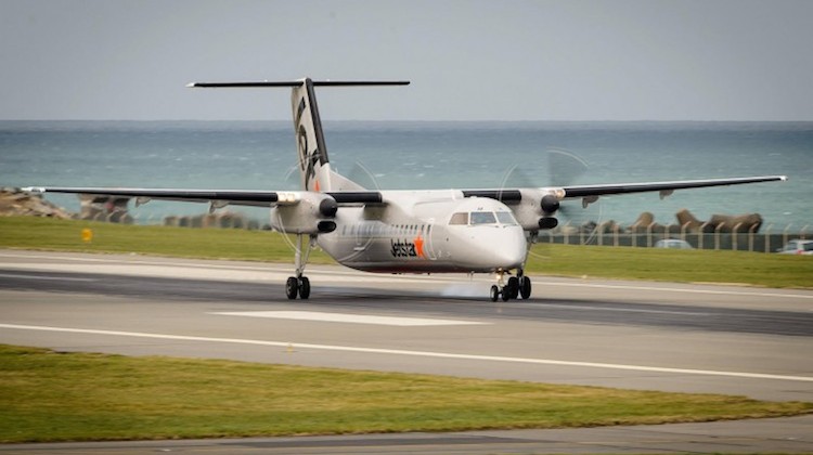 A Jetstar Q300 turboprop landing at Wellington Airport. (Jetstar)