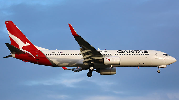 A Qantas Boeing 737-800 in the airline's new livery at Melbourne Airport. (Victor Pody)