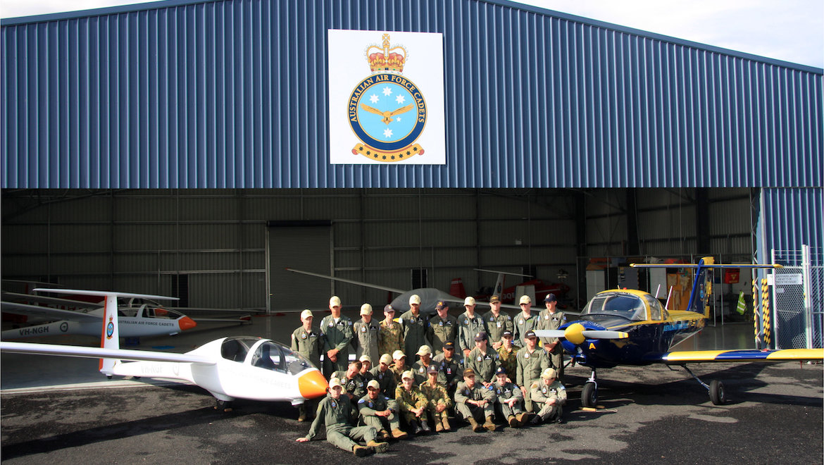 Cadets in front of the Bathurst Aviation Centre hangar at NAC14 in November 2014. (Defence)