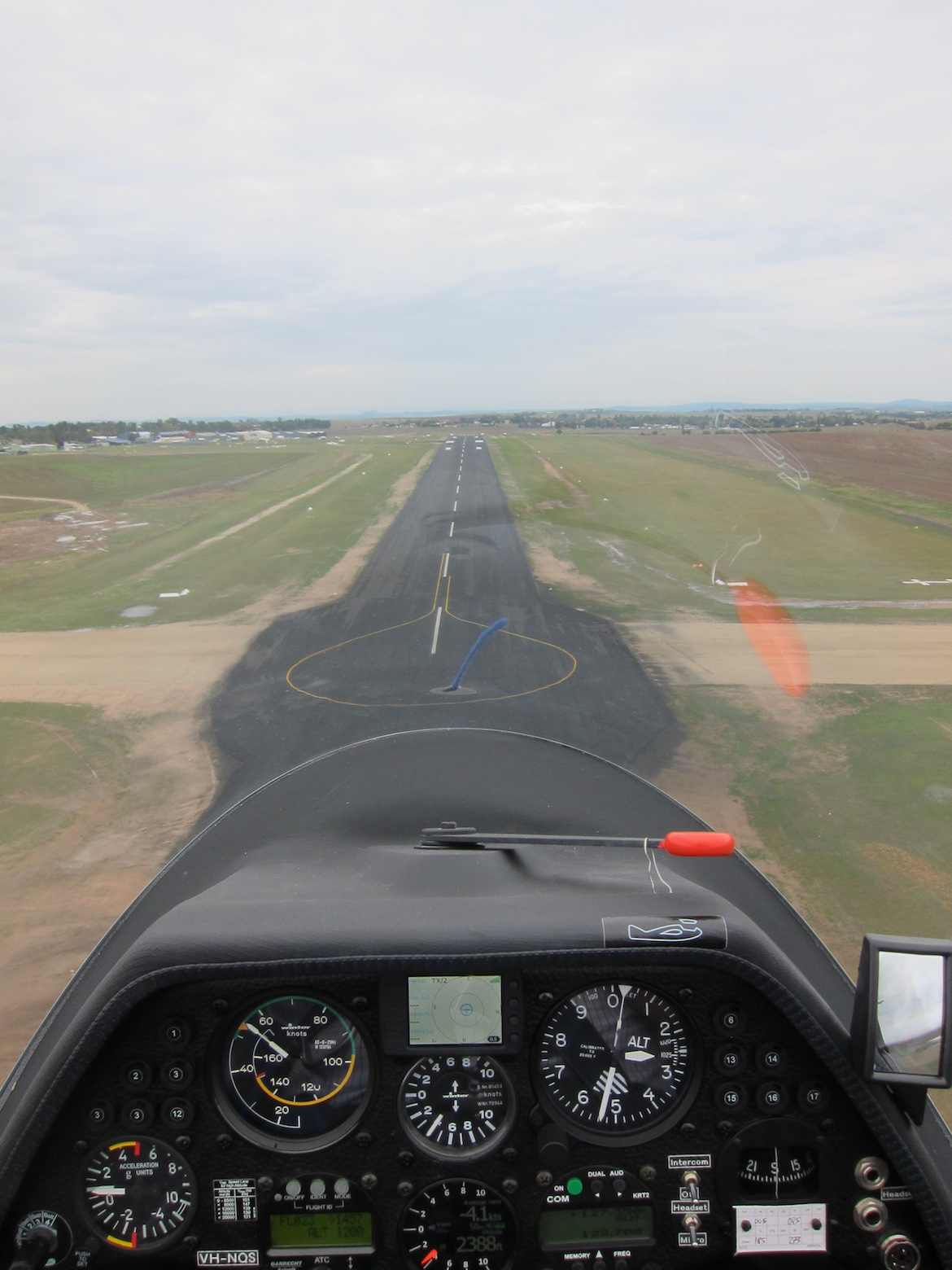 Inside an AAFC ASK-21 Mi glider landing at Bathurst Airport. (Australian Aviation)
