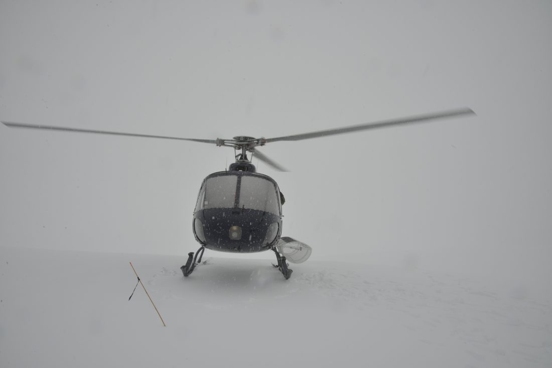 The crash helicopter pictured parked on Chancellor Glacier. (NZ TAIC)