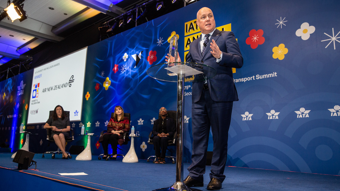 Air New Zealand chief executive Christopher Luxon accepts the IATA diversity and conclusion award. (IATA/Flickr)