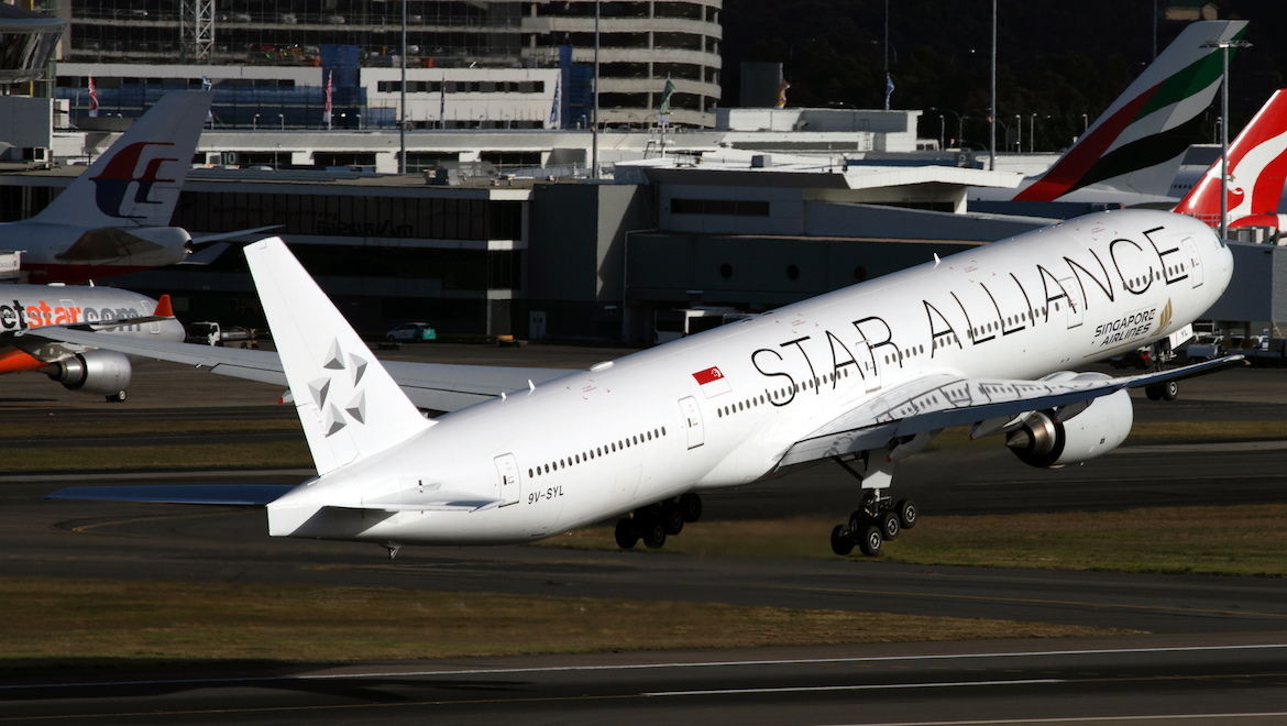 A Singapore Airlines Boeing 777-300ER in Star Alliance livery stakes off from Sydney Airport. (Rob Finlayson)