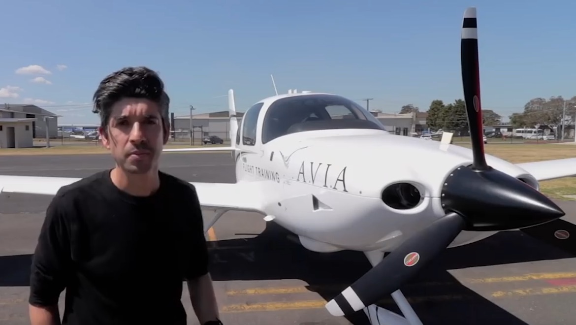 Standing with the real thing –a Cirrus SR20 – before getting down to business in the sim. (Stef Drury/YouTube)